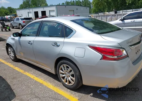 2015 Nissan Altima 2.5/2.5 S/2.5 Sl/2.5 Sv z USA, uszkodzony, nr VIN 1N4AL3AP6FC238960